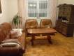 Sprzedam meble skórzane do salonu: kanapa i dwa fotele, kredens dębowy oraz ławę rozkładaną 