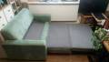 Kanapa rozkładana 150cm + pufa. Mała sofa zielona do spania, pojemnik
