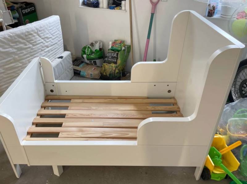 Sprzedam łóżko dziecięce Busunge Ikea