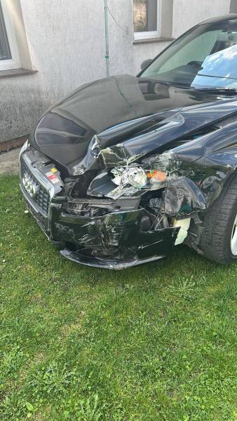 Uszkodzone Audi A4 - Sprzedam w całości