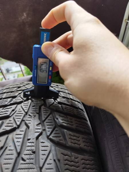 Sprzedam opony zimowe Nokian WR D4 185/65R15 88 T