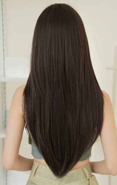 Długie ciemnobrązowe włosy