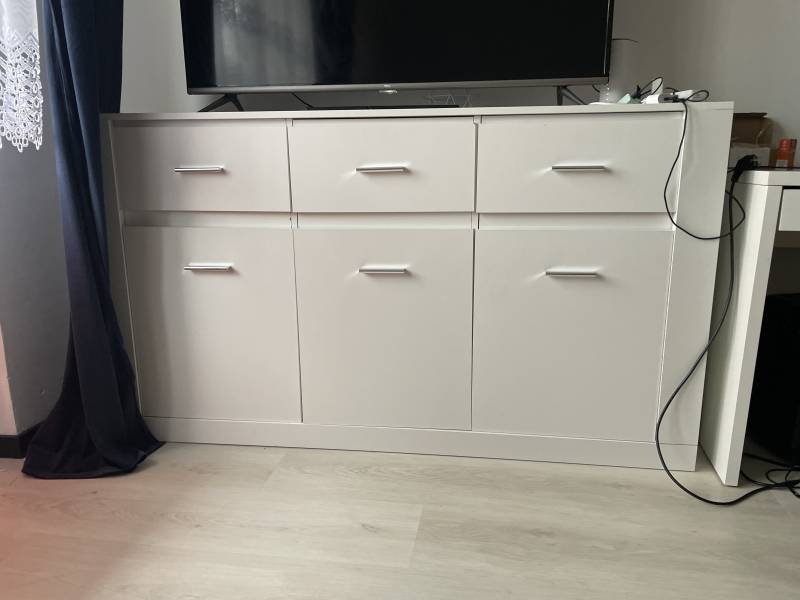 Witam sprzedam stół 6-krzeseł komodę biurko oraz łóżko 