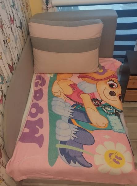 Sprzedam tapczan 1-osobowy rozsuwany 