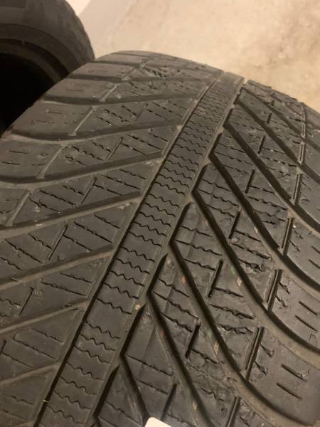 Dwie Opony Goodyear Vector 4 Seasons, wielosezonowe