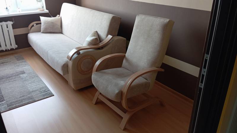 Sprzedam wersalkę z funkcją spania i fotelem 