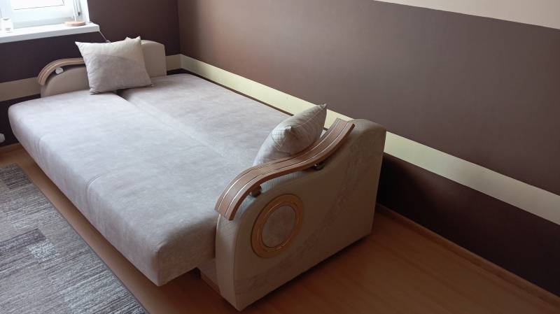 Sprzedam wersalkę z funkcją spania i fotelem