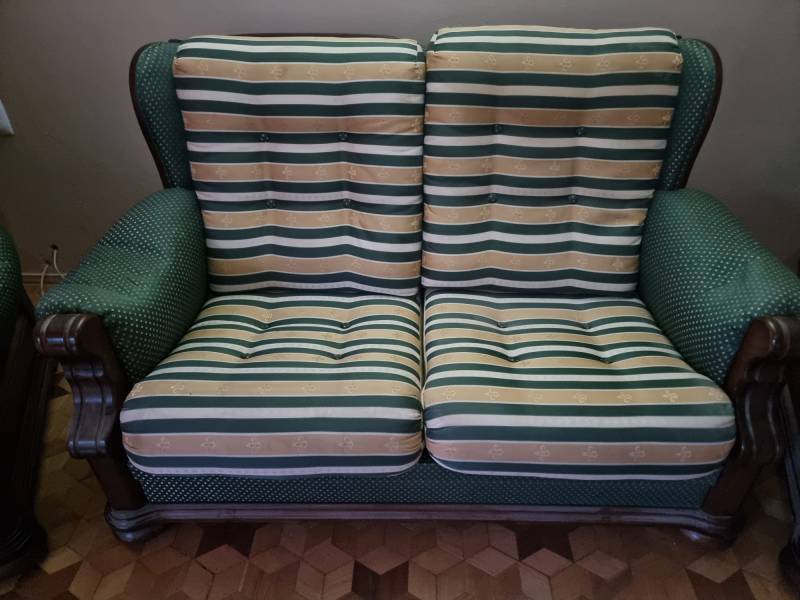 Sprzedam drewniane meble salonowe