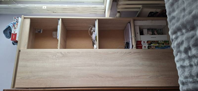 Sprzedam meble pokojowe, szafa, regał i łóżko + materac