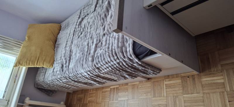 Sprzedam meble pokojowe, szafa, regał i łóżko + materac