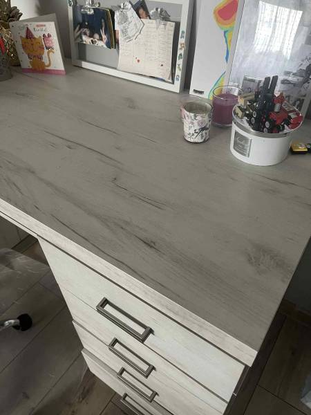 Sprzedam biurko wraz z krzesłem obrotowym 