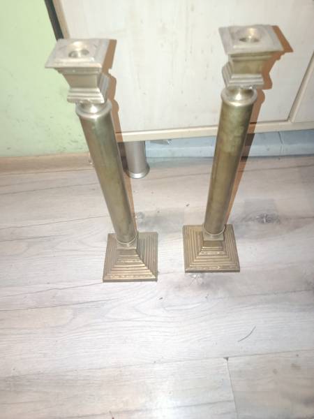 Stary mosiężny świecznik