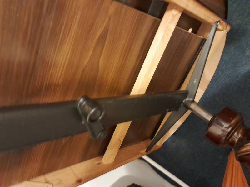 Sprzedam dwa różne stoły obiadowe, duże