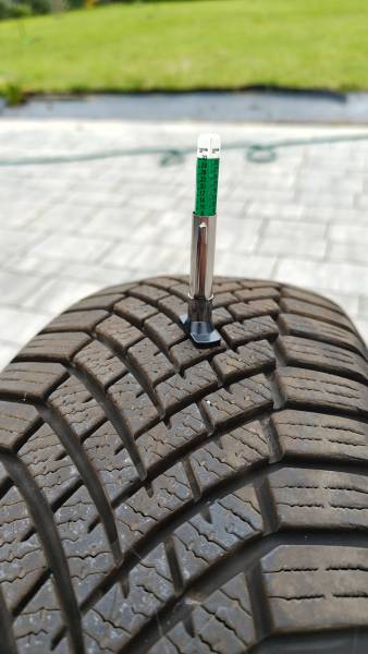 Opony zimowe 195 65 R15 91T 2023r. YOKOHAMA BLUEARTH WINTER V906 2szt.