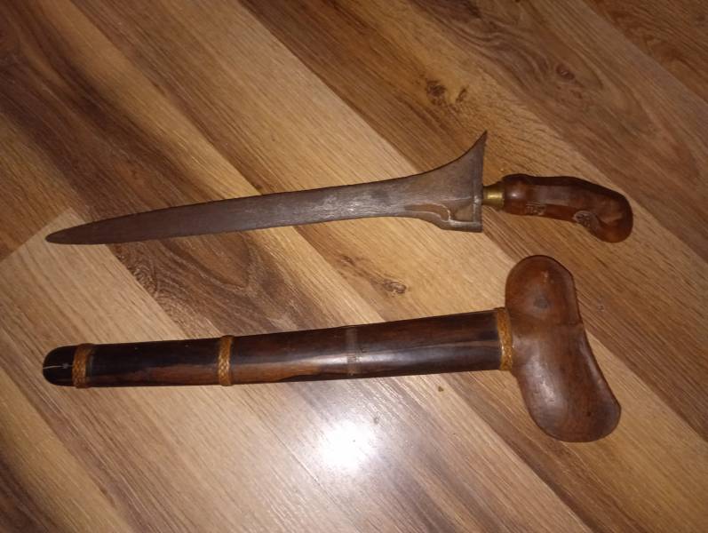 Sprzedam sztylet jawajski z XIX w.  z oryginalną pochwa