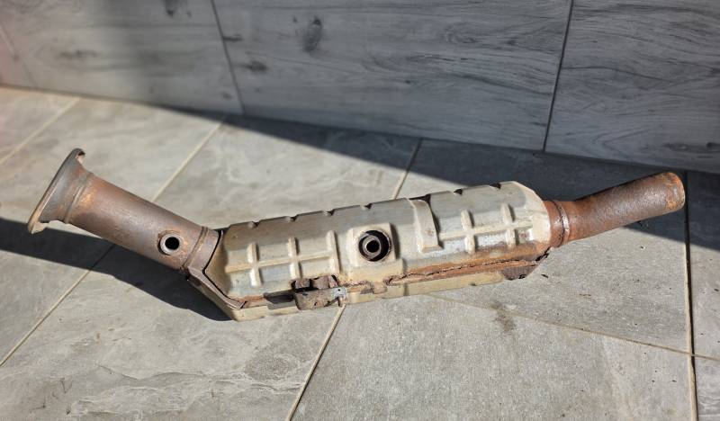 Katalizator mazda 6 1,8 2005 polift silnik L813