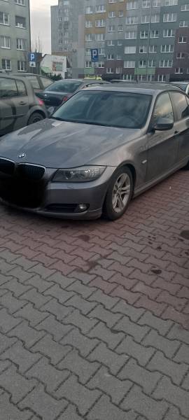 Sprzedam auto za gotówkę BMW 318i 2011 r. Sedan / Limuzyna Benzyna