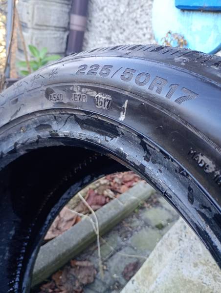 2szt 9-letnie zimówki Dunlop 225/50R17