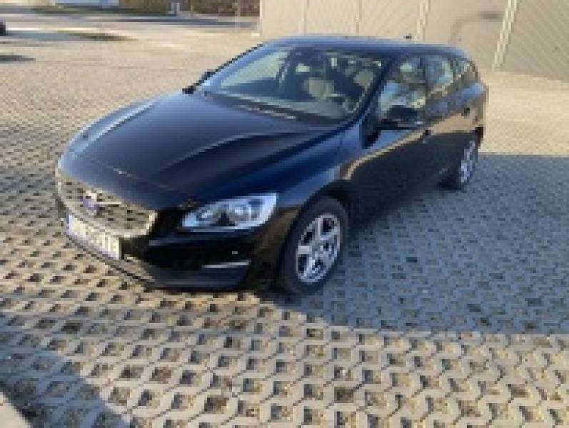Sprzedam auto za gotówkę Volvo V60  2015  r. Kombi Diesel