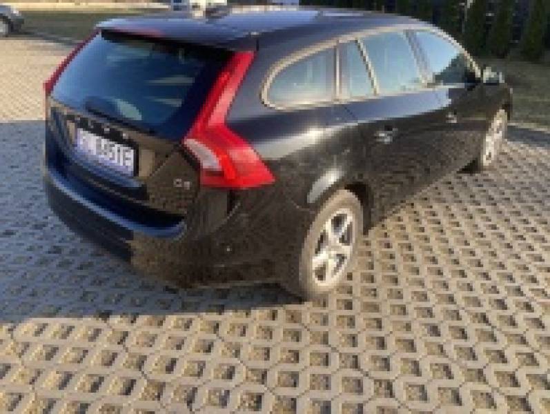 Sprzedam auto za gotówkę Volvo V60  2015  r. Kombi Diesel