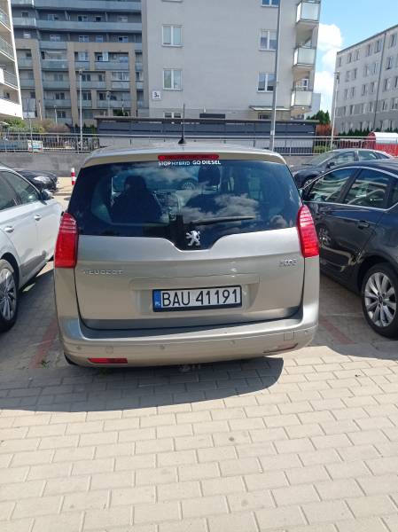 Sprzedam auto za gotówkę Peugeot 5008  2010  r. Van Diesel