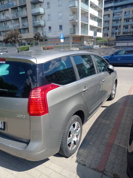 Sprzedam auto za gotówkę Peugeot 5008  2010  r. Van Diesel