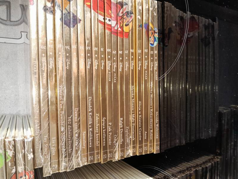 2017  r. Złota Księga Bajek DISNEY   9788328208742