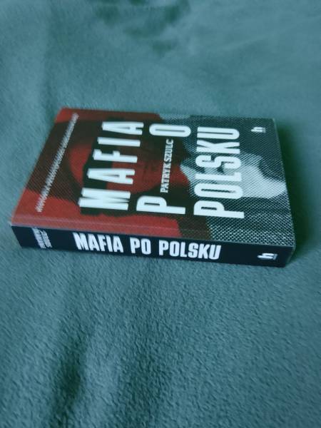 Mafia po polsku  978-83-8343-589-3  2025  r.