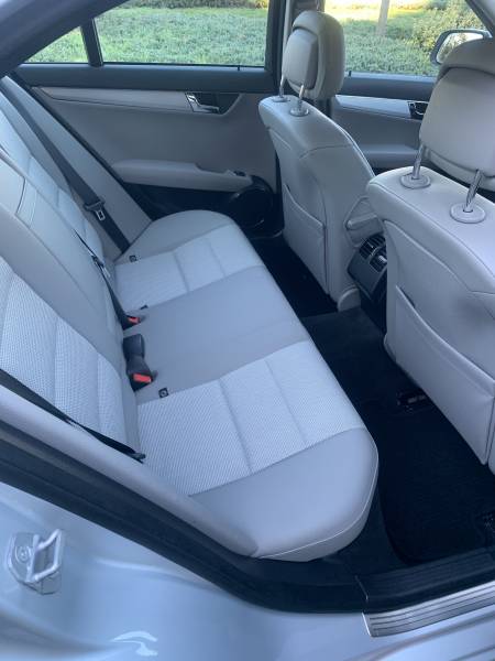Sprzedam auto za gotówkę Mercedes C 180 Kompressor W204 Avantgarde, automat  2008  r. Sedan / Limuzyna Benzyna